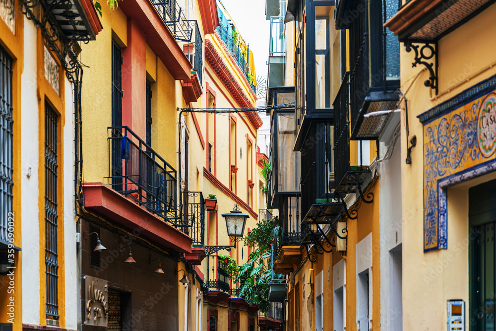 Obraz premium SEVILLA, SPAIN - January 13, 2018: Antique building view in Old Town Seville, Spain