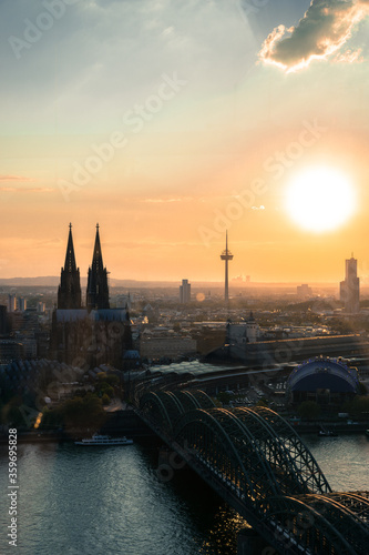 Köln bei Sonnenuntergang