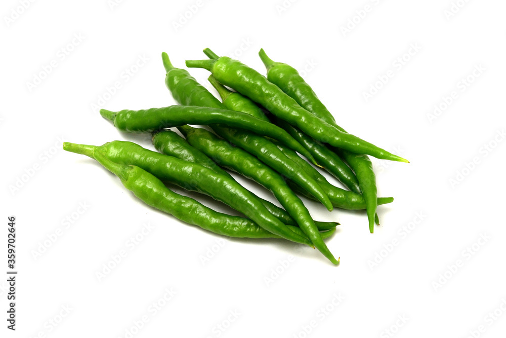 白背景の青唐辛子 コピースペースあり Green chili peppers on white background with copy space 白背景の青唐辛子 コピースペースあり Green chili peppers on white background with copy space