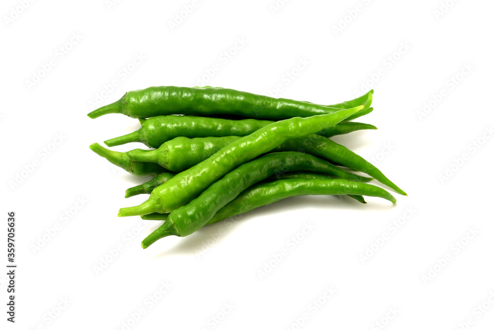 白背景の青唐辛子 コピースペースあり Green chili peppers on white background with copy space 白背景の青唐辛子 コピースペースあり Green chili peppers on white background with copy space