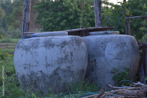 โอ่งน้ำ