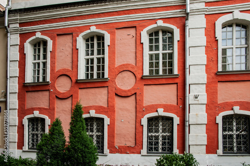 In the 18th century  the princes Shcherbatov built the city manor in the Baroque style. Then it was purchased by General N. Z. Khitrovo and rebuilt part of the house in the classic style   