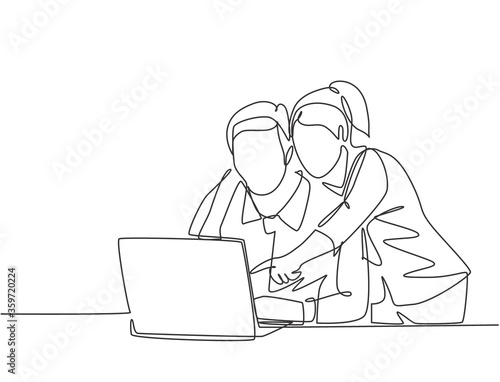 One single line drawing of young happy couple embracing and hugging romantic in front of computer discussing business. Couple lover worker concept continuous line draw design vector illustration