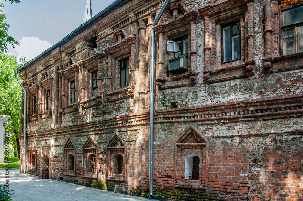 Urban estates appeared in Moscow in the middle ages and consisted of a ...