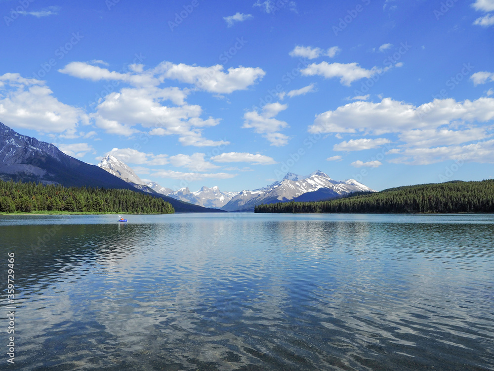 Fototapeta premium Boating on a lake in ithe mountains