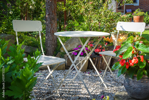 Φωτογραφία Metal garden bistro table and chair