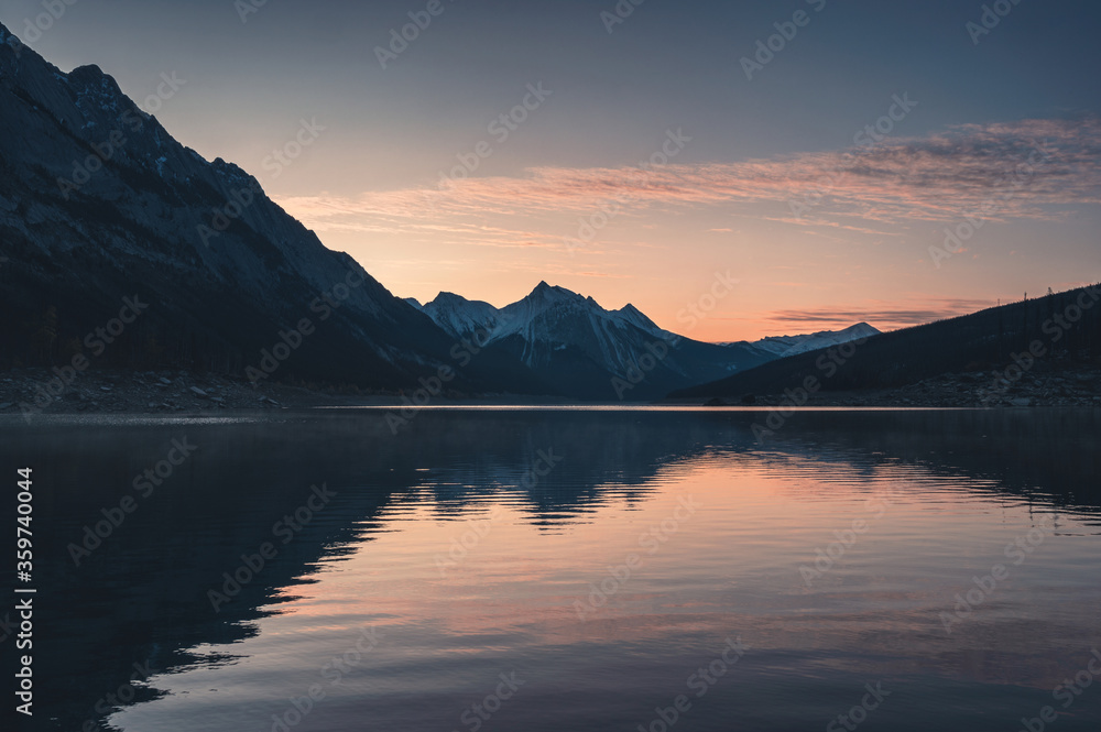 Sunrise on rocky mountains with colorful sky on Medicine Lake, Jasper national park - obrazy, fototapety, plakaty 