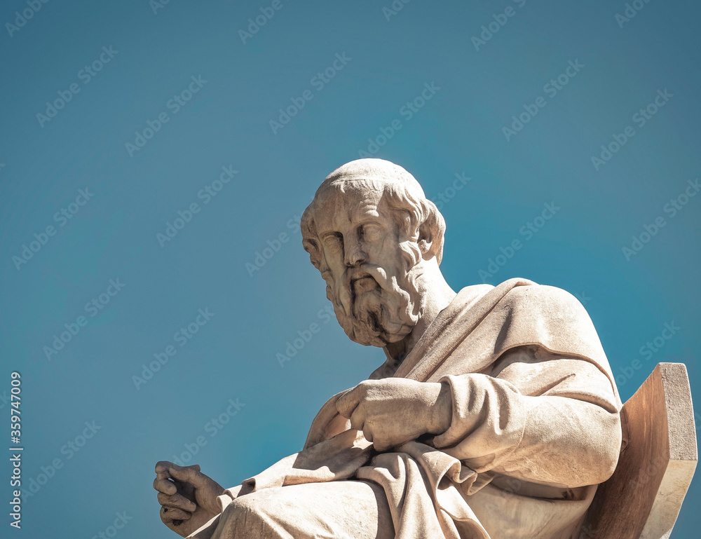 Obraz premium Plato the ancient Greek philosopher white marble statue on sky background, Athens Greece