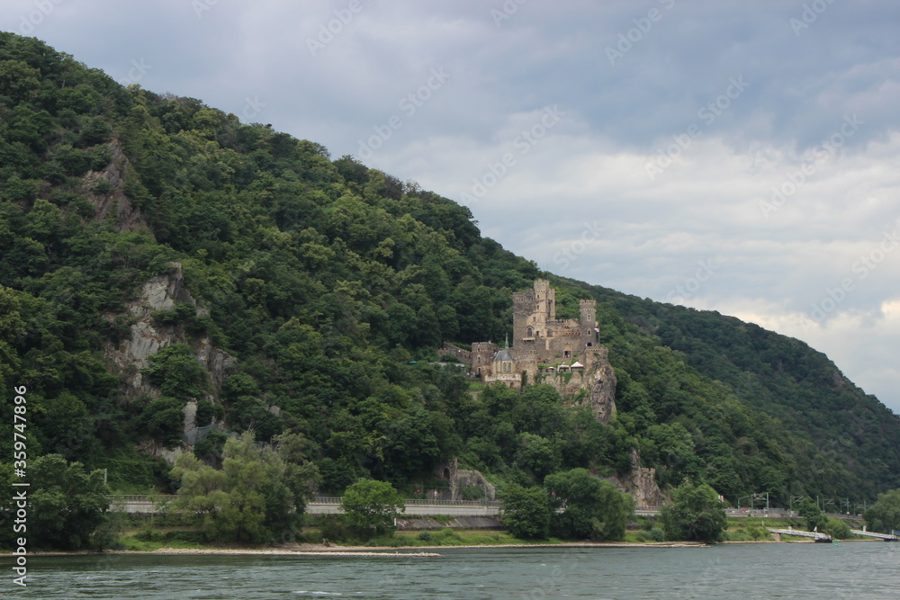Burg am Rheinsteig