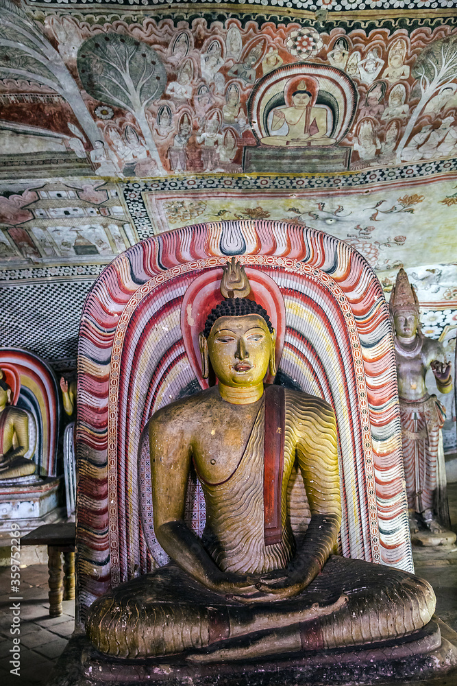 Obraz premium Cave Temple in Dambulla, Buddha statues in the fifth cave 