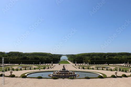Wallpaper Mural Vue et perspective des jardins du Château de Versailles Torontodigital.ca