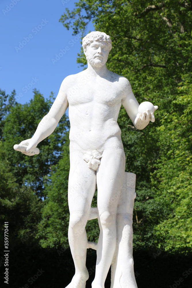 Sculpture dans les jardins du Château de Versailles Sculpture dans les jardins du Château de Versailles