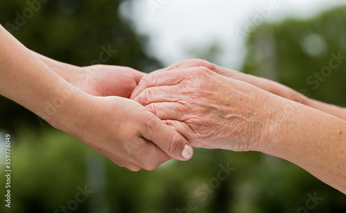 The helping hands for elderly home care © Sulyok