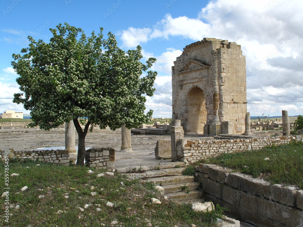 MAKTHAR, TOWN IN TUNISIA. ANCIENT ROMAN TOWN OF MACTARIS