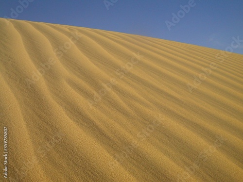 SAHARA DESERT DUNES IN TUNISIA