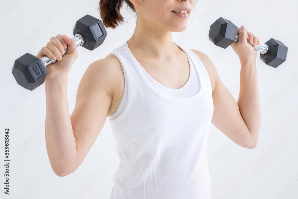 筋トレする女性 筋トレする女性