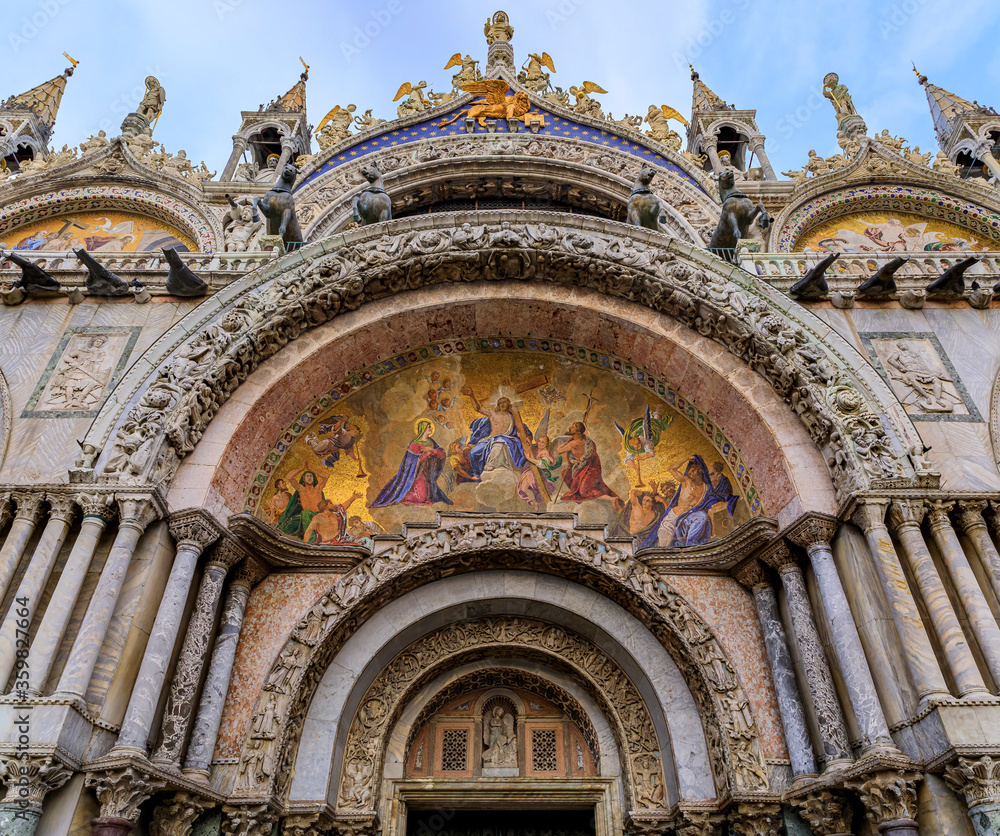 Fototapeta premium Saint Mark's Basilica facade mosaics of Christ and Last Judgment on Saint Mark's or San Marco square, Venice, Italy