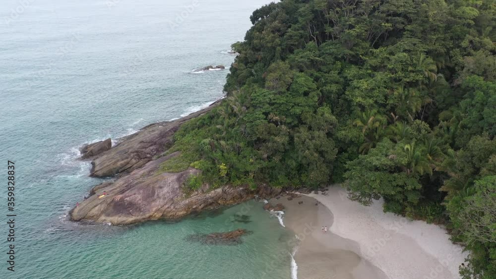 imagem aerea de linda praia