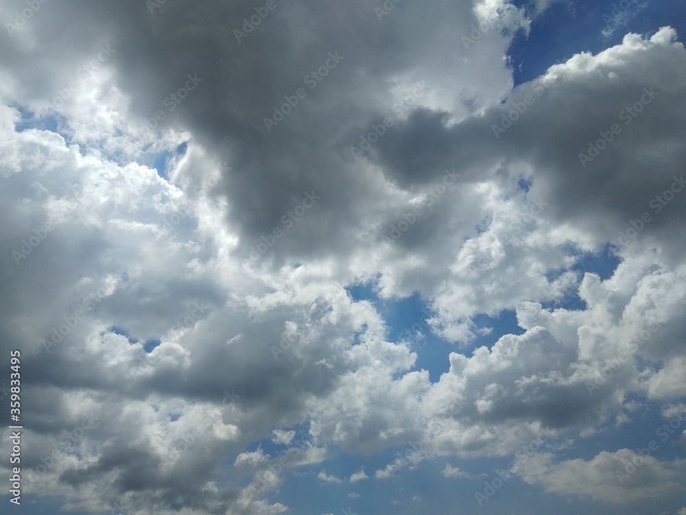 Obraz premium dramatic clouds and blue sky