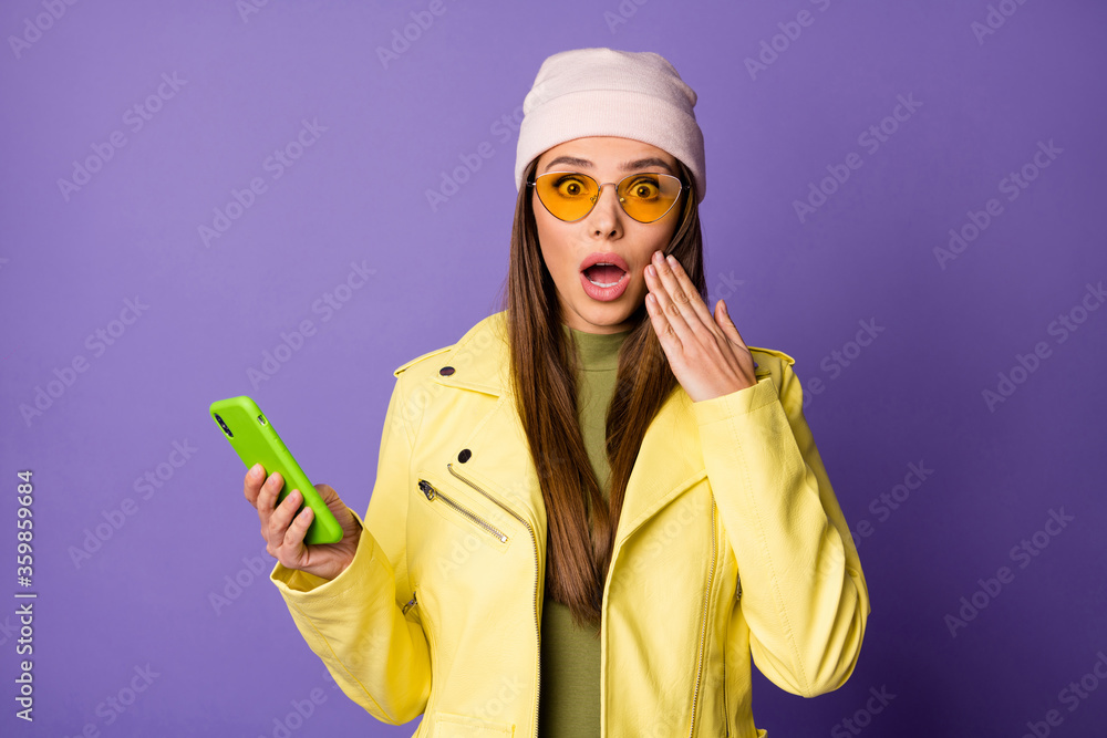 Close-up portrait of her she nice attractive pretty amazed girl using ell browsing news comment feedback isolated over bright vivid shine vibrant lilac purple violet color background Close-up portrait of her she nice attractive pretty amazed girl using ell browsing news comment feedback isolated over bright vivid shine vibrant lilac purple violet color background