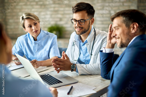 Fotografia Team of doctors and businessman using computer during the meeting in the office