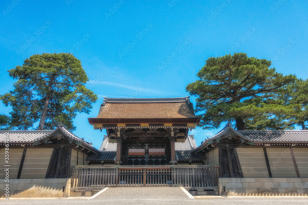 京都御所の建礼門です