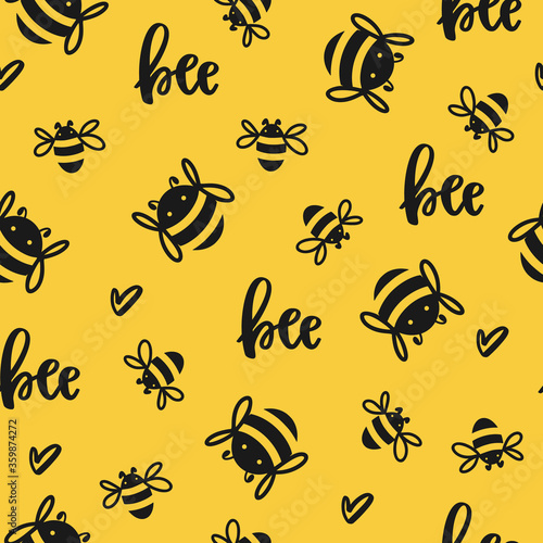 Vector background with cute bees © rosypatterns