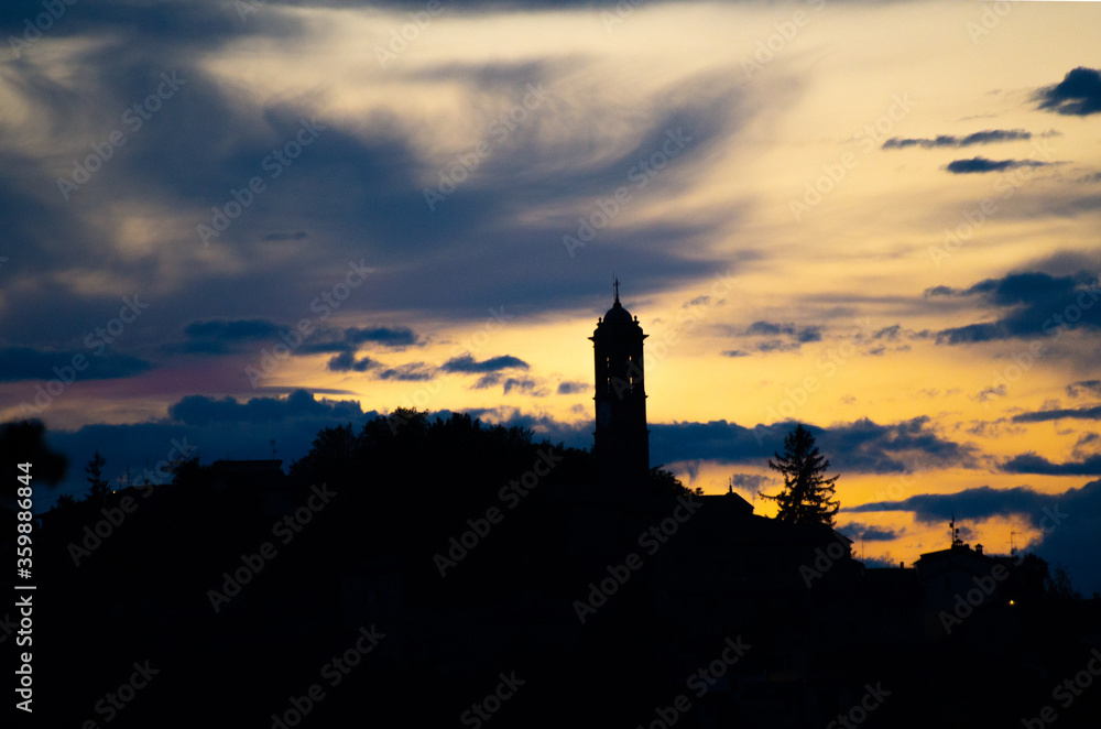 Bellissimo paesaggio Italiano al tramonto, Località Volpedo, Piemonte