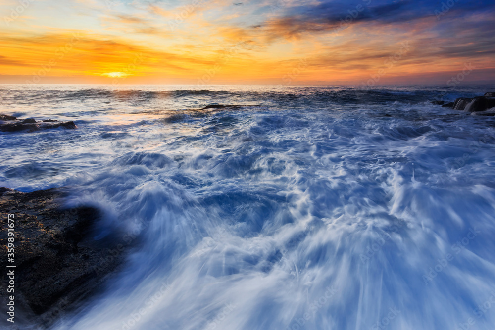 Obraz premium Sea TB Rocks Dawn Stream