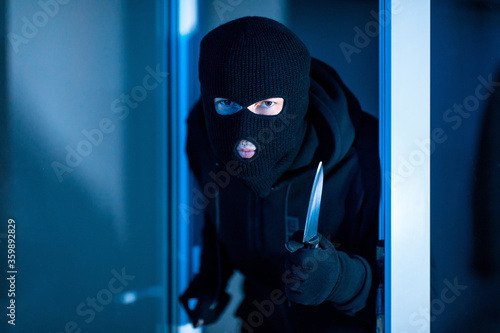 Criminal breaking in an apartment holding knife