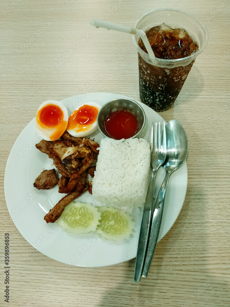 Fried pork and boiled egg with steamed rice