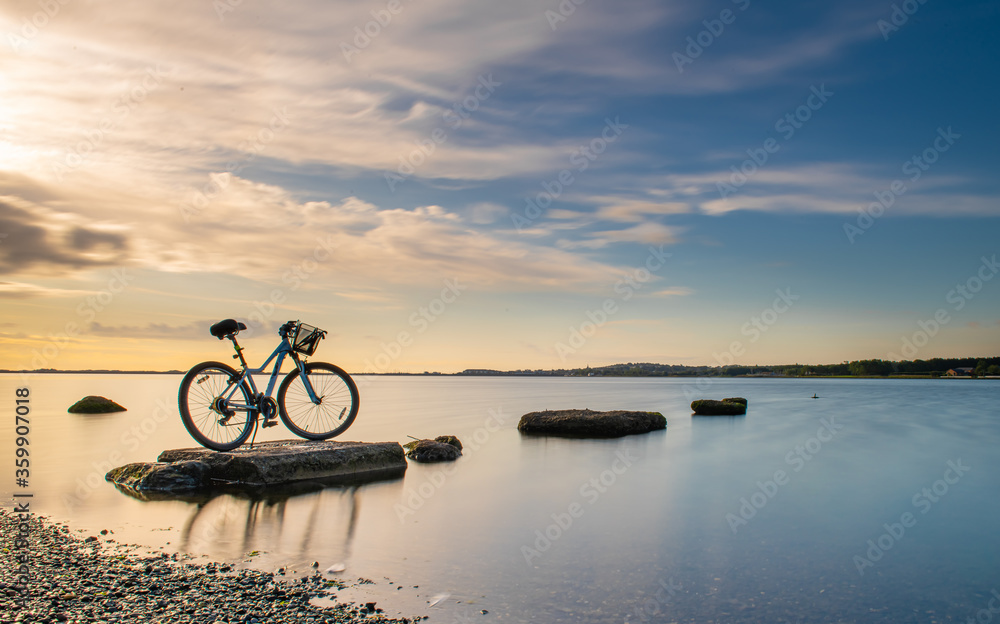 Fototapeta premium bicycle on the beach at sunset