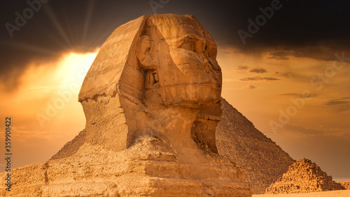 Obraz na płótnie The Great Sphinx of Giza and the pyramids in Egypt w salonie