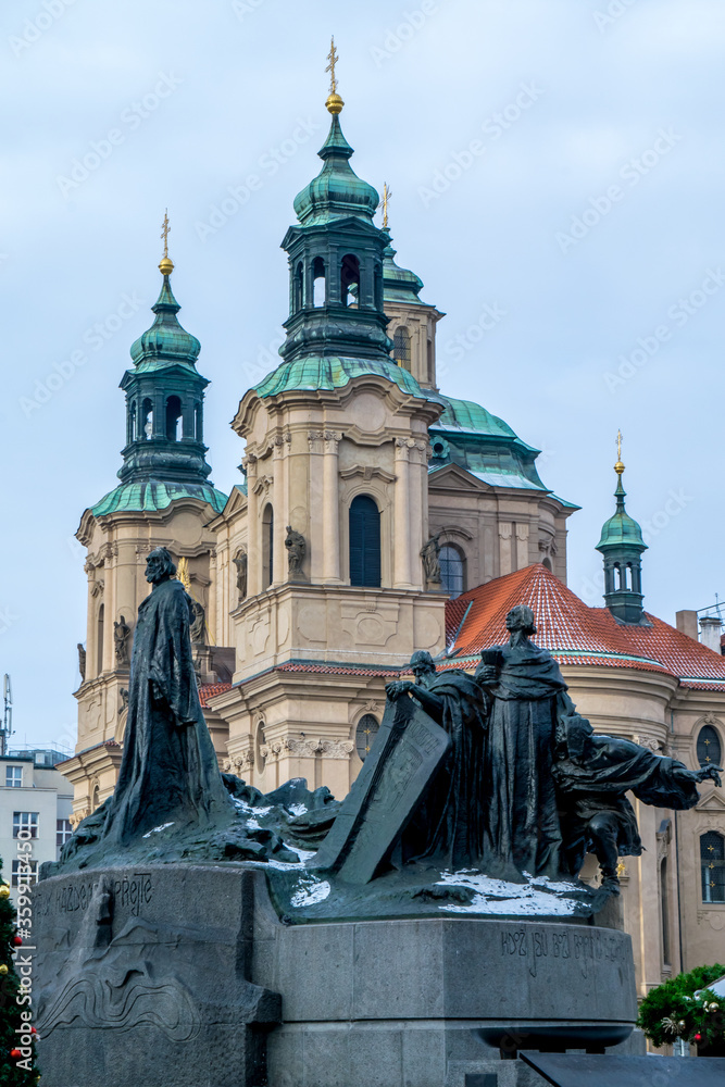 Fototapeta premium Statues and cathedral in Prague, Czech republic