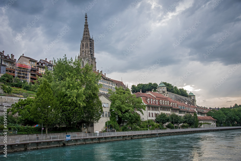 Fototapeta premium Schwellenmätteli in der Altstadt von Bern mit Sicht auf das Münster