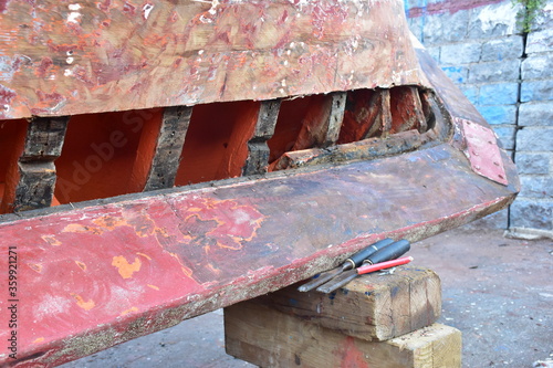 Obraz na płótnie Restauro di una vecchia barca in legno. Località Sferracavallo, Palermo, Sicilia w salonie