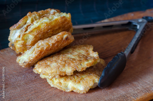 Fotografie Fried chops in batter on a wooden cutting board.