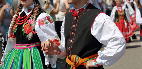 Foto Polish folklore, Lowicz region, people in local traditional costumes