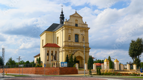 Sieniawa - kościół pw. Nawiedzenia NMP photo