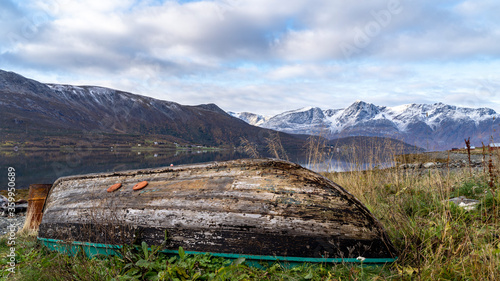 Fjordlandschaft zwischen Tromsö und Breivikeidet, Nord Norwegen photo