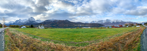 Fjordlandschaft zwischen Tromsö und Breivikeidet, Nord Norwegen