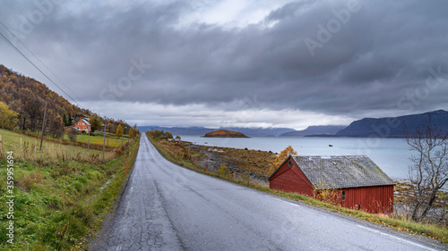 Bild auf Leinwand An der Küstenstrasse mit Blick auf den Fjord in der Nähe von Burfjord, Finnmark,