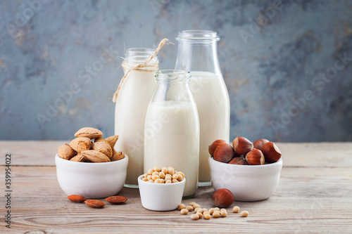 Photographie dairy free milk drink and ingredients