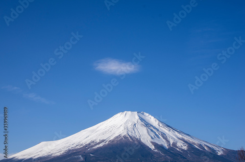 Small piece of cloud floating at the Mountain top of Mount Fuji's snowcap, from Lake Yamanaka © LKH