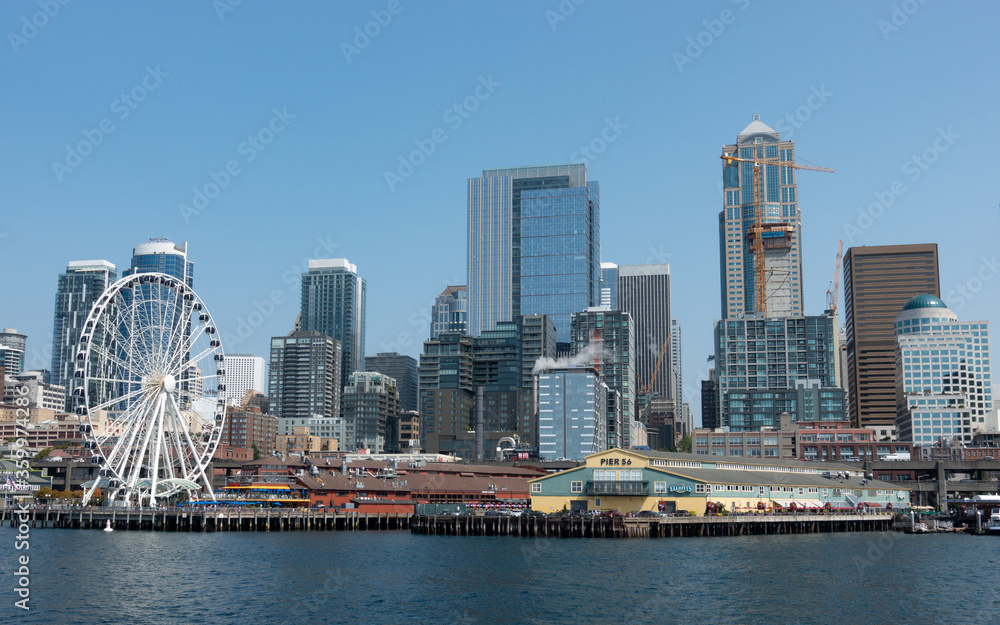 Great Wheel Ferris wheel on the skyline of downtown Seattle, Washington