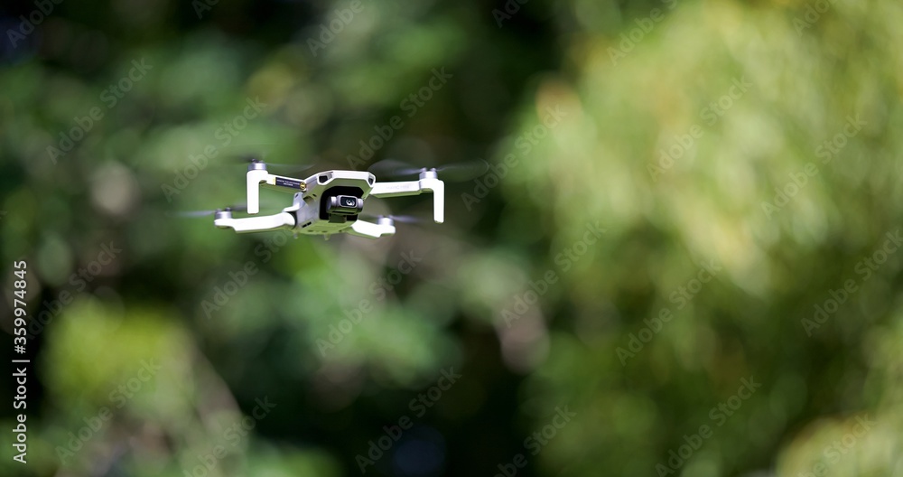 Drone en l'air - vol technologie vidéo production 