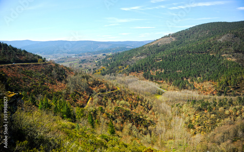  Paisaje otoñal de las montañas en el Camino de Santiago, Camino Sanabres, cerca de Laza, provincia de Orense, Galicia, España