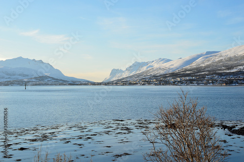 sea and mountain © Arcticphotoworks