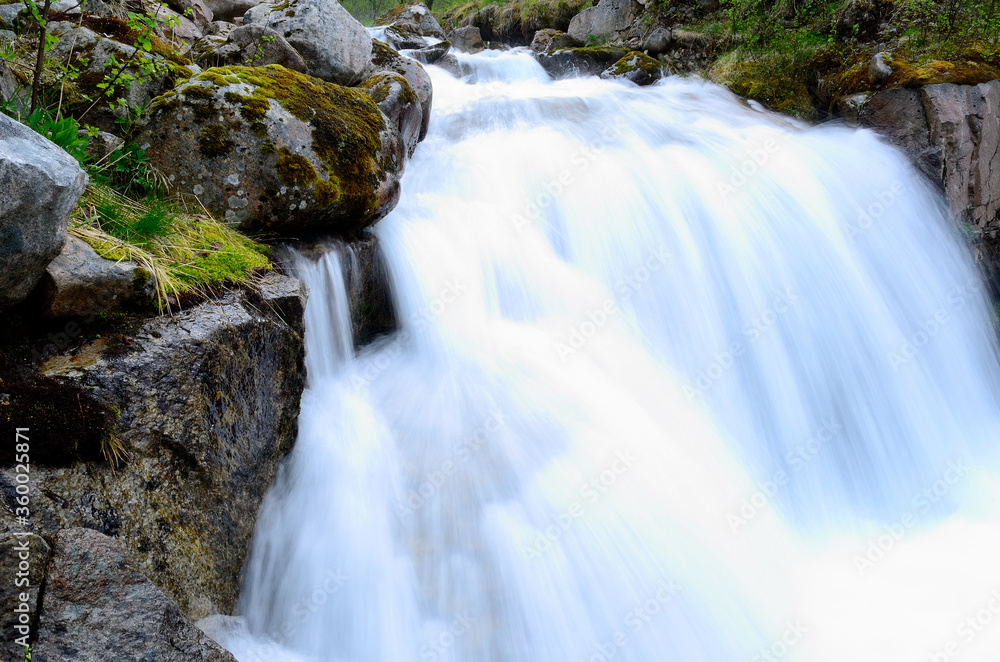 Fototapeta premium white mountain waterfall
