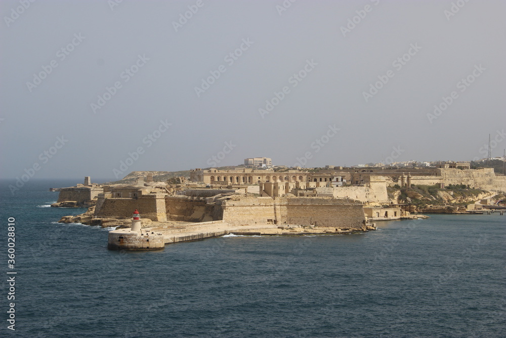 Vue panoramique sur le fort Ricasoli depuis la Valette (Malte)